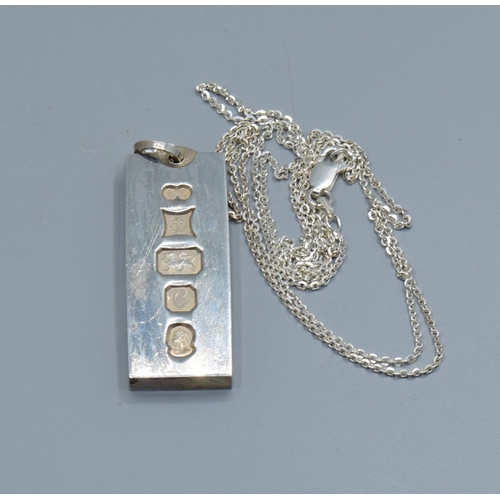 2599 - 925 silver fully hall marked 1 once Ingot held on a 925 silver neck chain 70cm long