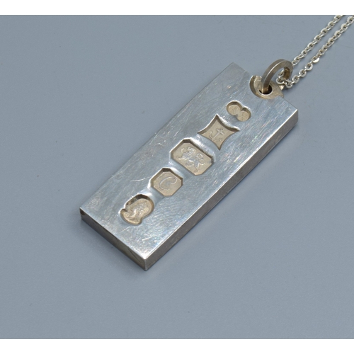 2599 - 925 silver fully hall marked 1 once Ingot held on a 925 silver neck chain 70cm long