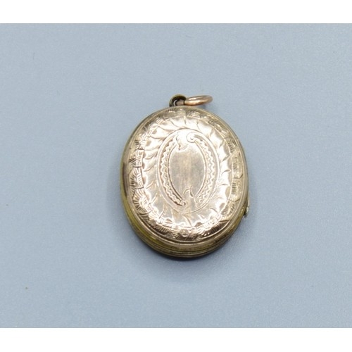 2613 - Antique Victorian 9ct gold back and front locket 2.1cm x 1.6cm not including the bale 5.3grams