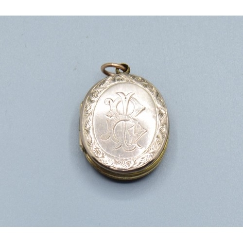 2613 - Antique Victorian 9ct gold back and front locket 2.1cm x 1.6cm not including the bale 5.3grams