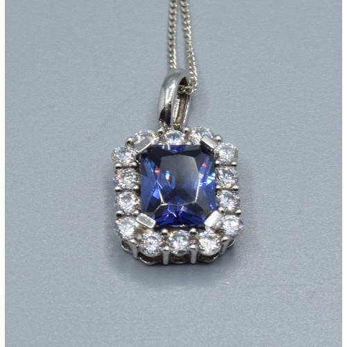 2617 - Beautiful Blue gem stone 925 silver cluster pendant necklace