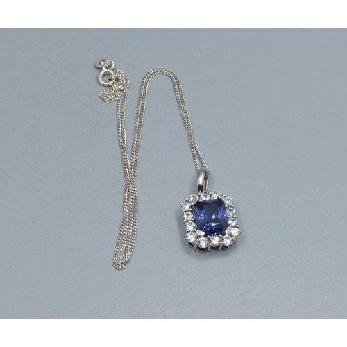 2617 - Beautiful Blue gem stone 925 silver cluster pendant necklace