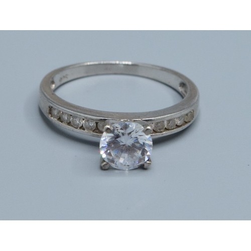 2620 - 925 silver ladies clear gem set solitaire with gem set decoration to the shoulders size P