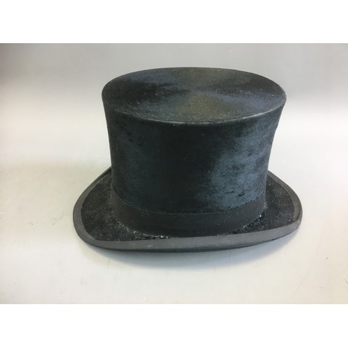 58 - Antique Henry Heath Ltd Oxford St W. Wallace Newcastle (Sole Agent) Plush Top Hat Silk Lined Circa 1... 