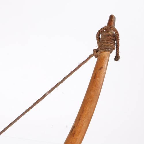 59 - A bow, the arched bow with twine, 123cm long