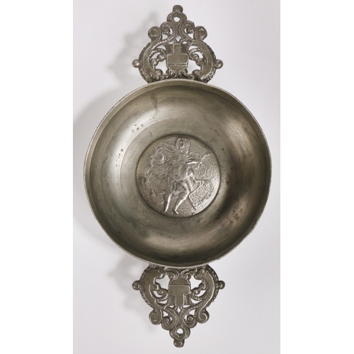 132 - The Treaty of Ryswick commemorative pewter porringer and cover: an exceptional English piece of pewt... 