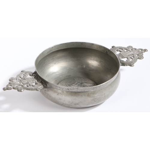 132 - The Treaty of Ryswick commemorative pewter porringer and cover: an exceptional English piece of pewt... 