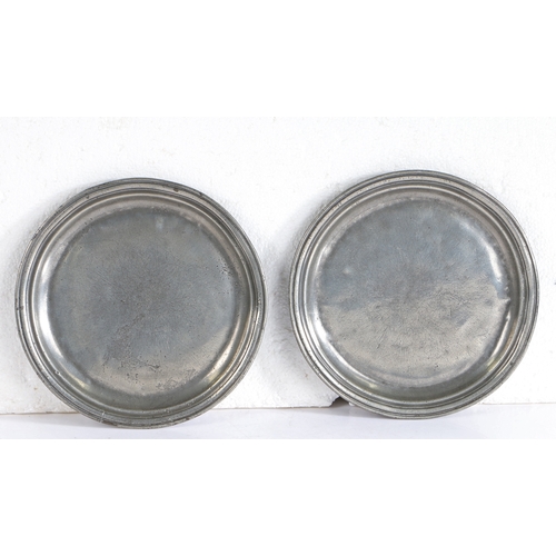 30 - A pair of William & Mary pewter narrow-rim multi-reeded plates, Suffolk, circa 1690

 Each with touc... 