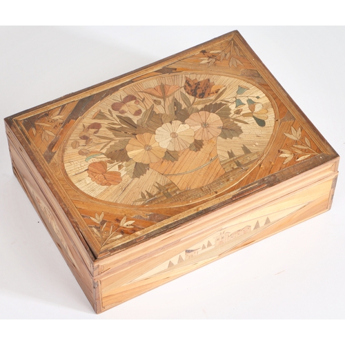 357 - An early 19th century prisoner of war straw-work fitted box, English/French, circa 1815

 The hing... 