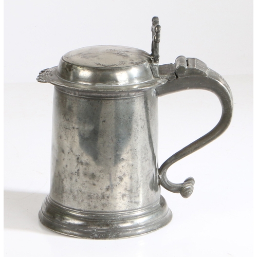 36 - A William & Mary pewter flat-lid tankard, attributed to Christopher Banckes, Bewdley/Wigan, circa 17... 