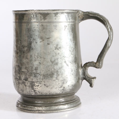 45 - A George II pewter pint U-shaped mug, attributed to Wigan, circa 1740

 Having a simple lip above a ... 