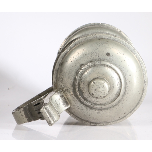 108 - A large James I pewter flagon. circa 1610

 Having a plain straight-sided tapering drum, with ovolo ... 