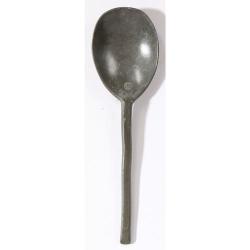 147 - A Charles I pewter slip-top spoon, circa 1640

 Having a flattened hexagonal stem, fig-shaped bowl w... 