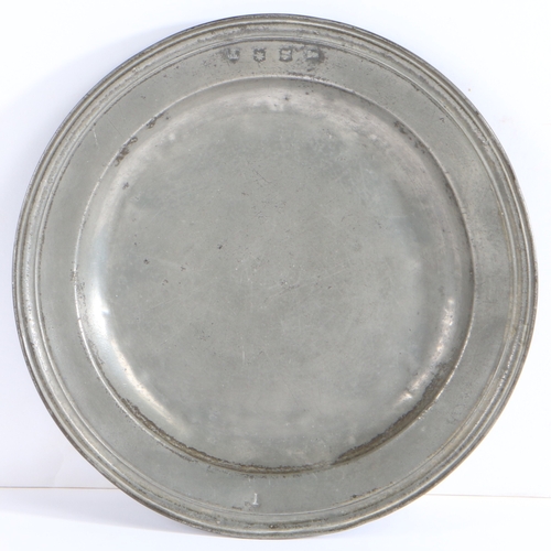 16 - A small William & Mary pewter multiple-reeded rim plate, circa 1690

 Hallmarks to rim of John Kento... 
