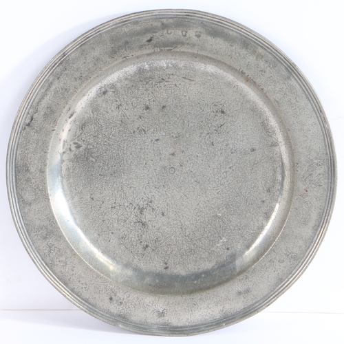 195 - A William & Mary pewter multiple-reed rim plate, circa 1700

 Indistinct hallmarks to rim, diameter ... 