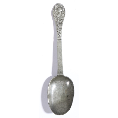 233 - A Queen Anne pewter royal portrait spoon, circa 1705

 The end of the stem cast with a portrait bust... 