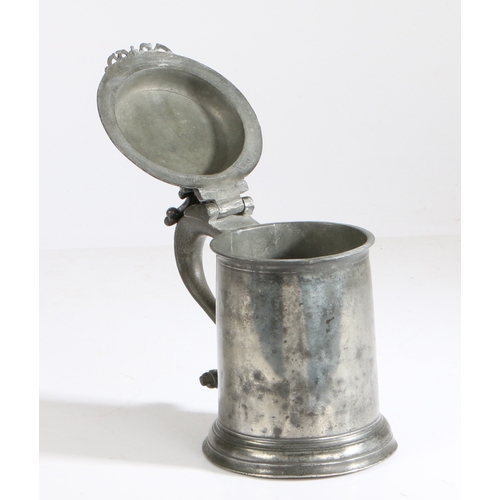 36 - A William & Mary pewter flat-lid tankard, attributed to Christopher Banckes, Bewdley/Wigan, circa 17... 