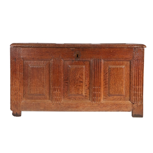 451 - A 17th century oak coffer, German/Flemish

 The lid with three raised panels, and conforming front, ... 