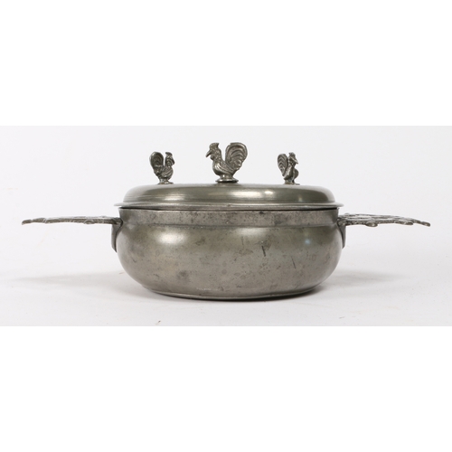 132 - The Treaty of Ryswick commemorative pewter porringer and cover: an exceptional English piece of pewt... 