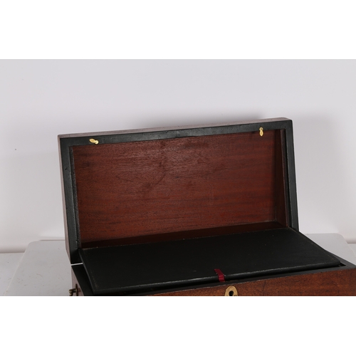 140 - A LARGE 19TH CENTURY MAHOGANY WRITING SLOPE. A Large 19th century mahogany writing slope, the top pa... 