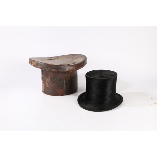 144 - A LATE VICTORIAN/EARLY EDWARDIAN TOP HAT WITH A LEATHER FITTED CASE. A Late Victorian/Early Edwardia... 