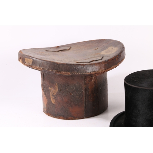 144 - A LATE VICTORIAN/EARLY EDWARDIAN TOP HAT WITH A LEATHER FITTED CASE. A Late Victorian/Early Edwardia... 