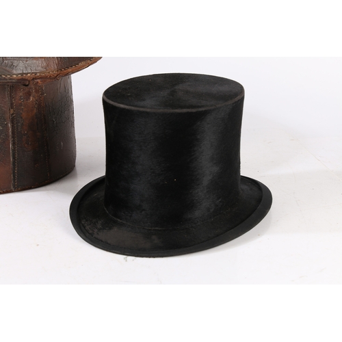 144 - A LATE VICTORIAN/EARLY EDWARDIAN TOP HAT WITH A LEATHER FITTED CASE. A Late Victorian/Early Edwardia... 