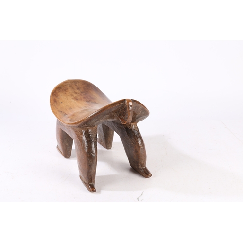 37 - A SUDAN BONGO ZOOMORPHIC HEADREST. A Sudan Bongo Zoomorphic Headrest, southern Sudan, 32cm long 19cm... 