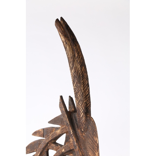 39 - A EARLY 20TH CENTURY WEST AFRICA TJI-WARA BAMARA TRIBE HEADREST IN THE FORM OF AN ANTELOPE. A Early ... 