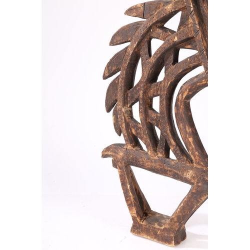 39 - A EARLY 20TH CENTURY WEST AFRICA TJI-WARA BAMARA TRIBE HEADREST IN THE FORM OF AN ANTELOPE. A Early ... 