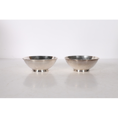 286 - A PAIR OF GEORGE V BRITANNIA STANDARD SILVER BOWLS. London 1922, maker Pairpoint Brothers (Alfred Ja... 