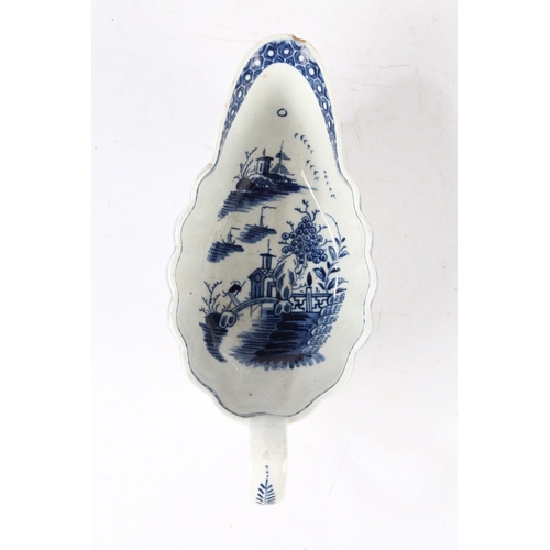 296 - AN 18TH CENTURY WORCESTER PORCELAIN BLUE AND WHITE 'FULL MOON' PATTERN SAUCE BOAT. An 18th century W... 