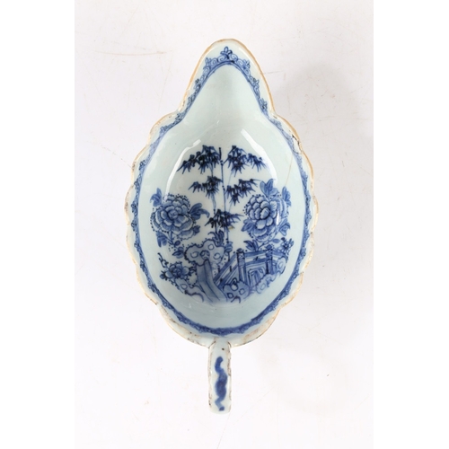 296 - AN 18TH CENTURY WORCESTER PORCELAIN BLUE AND WHITE 'FULL MOON' PATTERN SAUCE BOAT. An 18th century W... 