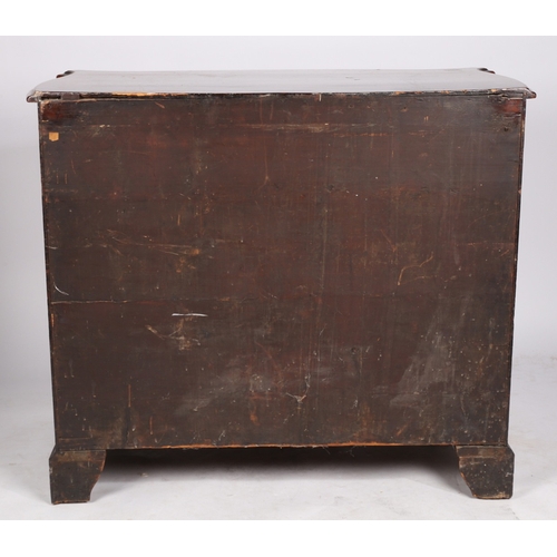 319 - A GOOD GEORGE III MAHOGANY SERPENTINE CHEST OF DRAWERS. A good George III mahogany serpentine chest ... 