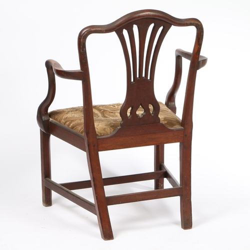 329 - A GEORGE III MAHOGANY CARVER CHAIR. the arched cresting rail above a pierced splat back, shaped arms... 