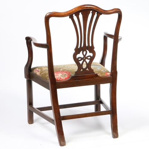 331 - A GEORGE III MAHOGANY CARVER CHAIR. the arched top rail above a pierced vase shaped splat, the curve... 