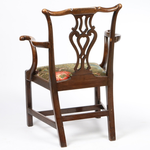 332 - A GEORGE III MAHOGANY CARVER CHAIR. the swept top rail above a pierced vase shaped splat, the scroll... 