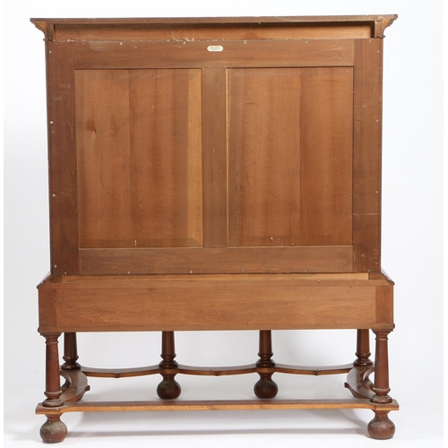 391 - A GOOD QUALITY EARLY 20TH CENTURY YEW AND BOXWOOD INLAID CHEST ON STAND BY MORRIS & CO. the swept pe... 