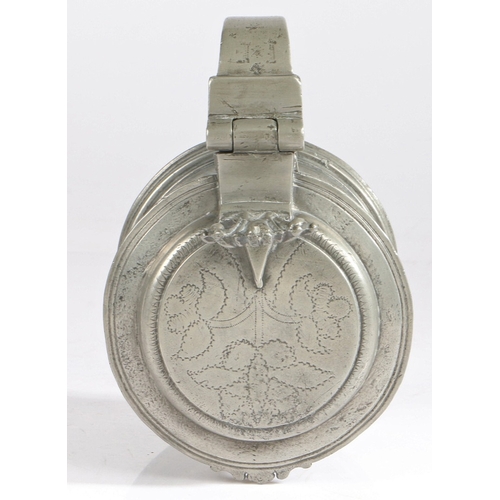 12 - A VERY RARE WILLIAM & MARY ROYAL COMMEMORATIVE DOUBLE-PORTRAIT PEWTER WRIGGLEWORK FLAT-LID TANKARD, ... 