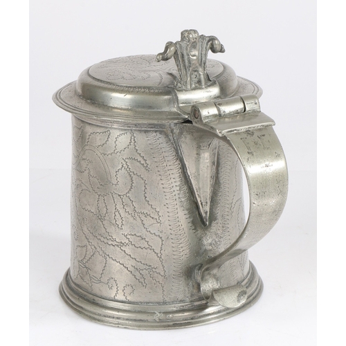 12 - A VERY RARE WILLIAM & MARY ROYAL COMMEMORATIVE DOUBLE-PORTRAIT PEWTER WRIGGLEWORK FLAT-LID TANKARD, ... 