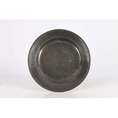 129 - AN EARLY 18TH CENTURY PEWTER MULTI-REEDED DISH, LEICESTERSHIRE, CIRCA 1710. With hallmarks to front ... 