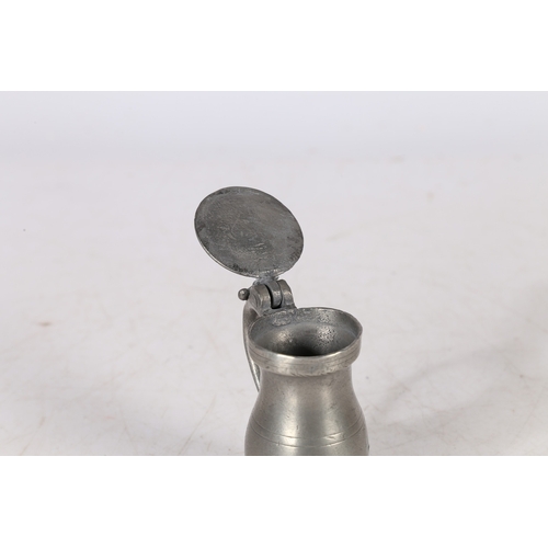 132 - AN 18TH CENTURY PEWTER OEWS HALF-GILL DOUBLE-VOLUTE BALUSTER MEASURE, CIRCA 1750. The flat lid with ... 