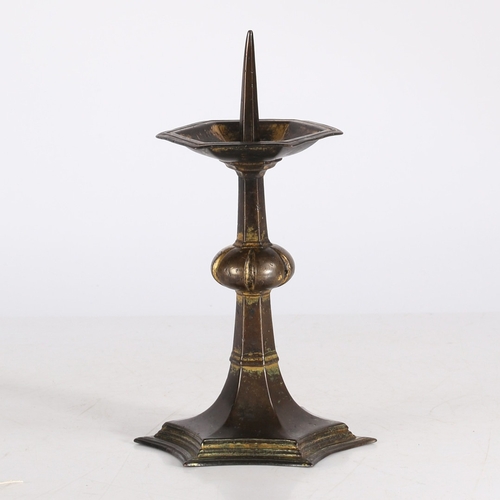 180 - AN INTERESTING GOTHIC STYLE GILT-BRASS CANDLESTICK, IN THE CIRCA 1400 MANNER. Topped by a 7.5cm pric... 