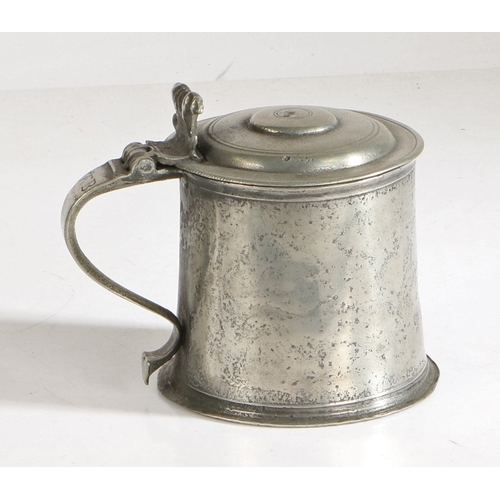 19 - A RARE CHARLES II PEWTER DOUBLE-DOME FLAT-LID TANKARD, CIRCA 1660. The highly unusual stepped dome l... 