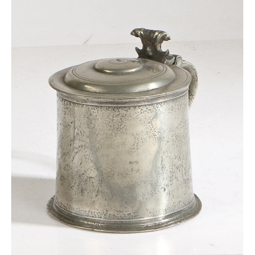 19 - A RARE CHARLES II PEWTER DOUBLE-DOME FLAT-LID TANKARD, CIRCA 1660. The highly unusual stepped dome l... 
