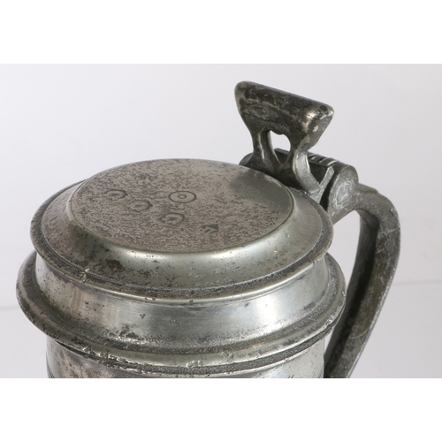 21 - A CHARLES II PEWTER BEEFEATER FLAGON, POSSIBLY WEST COUNTRY, CIRCA 1680. Having hallmarks of maker '... 