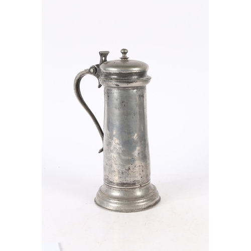32 - A LARGE CHARLES I PEWTER KNOPPED FLAGON, CIRCA 1630. The cylindrical plain body with bullet-shaped b... 