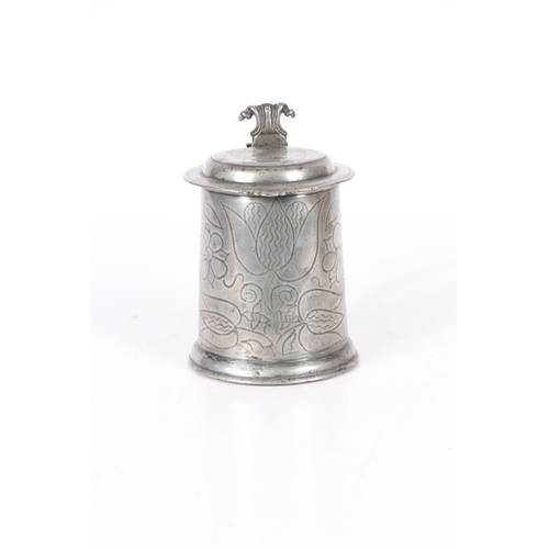 34 - A CHARLES II PEWTER WRIGGLEWORK FLAT-LID TANKARD, WIGAN, CIRCA 1680. The lid with front denticulatio... 