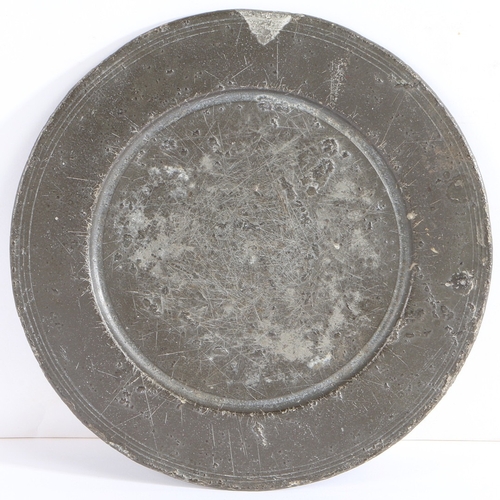 35 - A RARE CHARLES II PEWTER PATEN, CIRCA 1680. With broad incised multiple reeded rim, and flat well, t... 