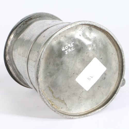 4 - A GEORGE I PEWTER OEWS QUART DOMED-LIDDED STRAIGHT-SIDED TANKARD, CIRCA 1720. The drum with low slen... 